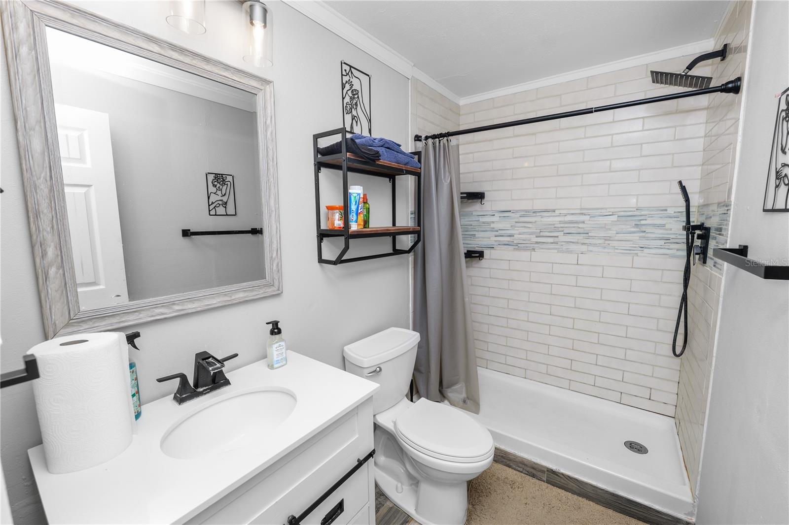 COUNTRY LAKE CONDO - Residential