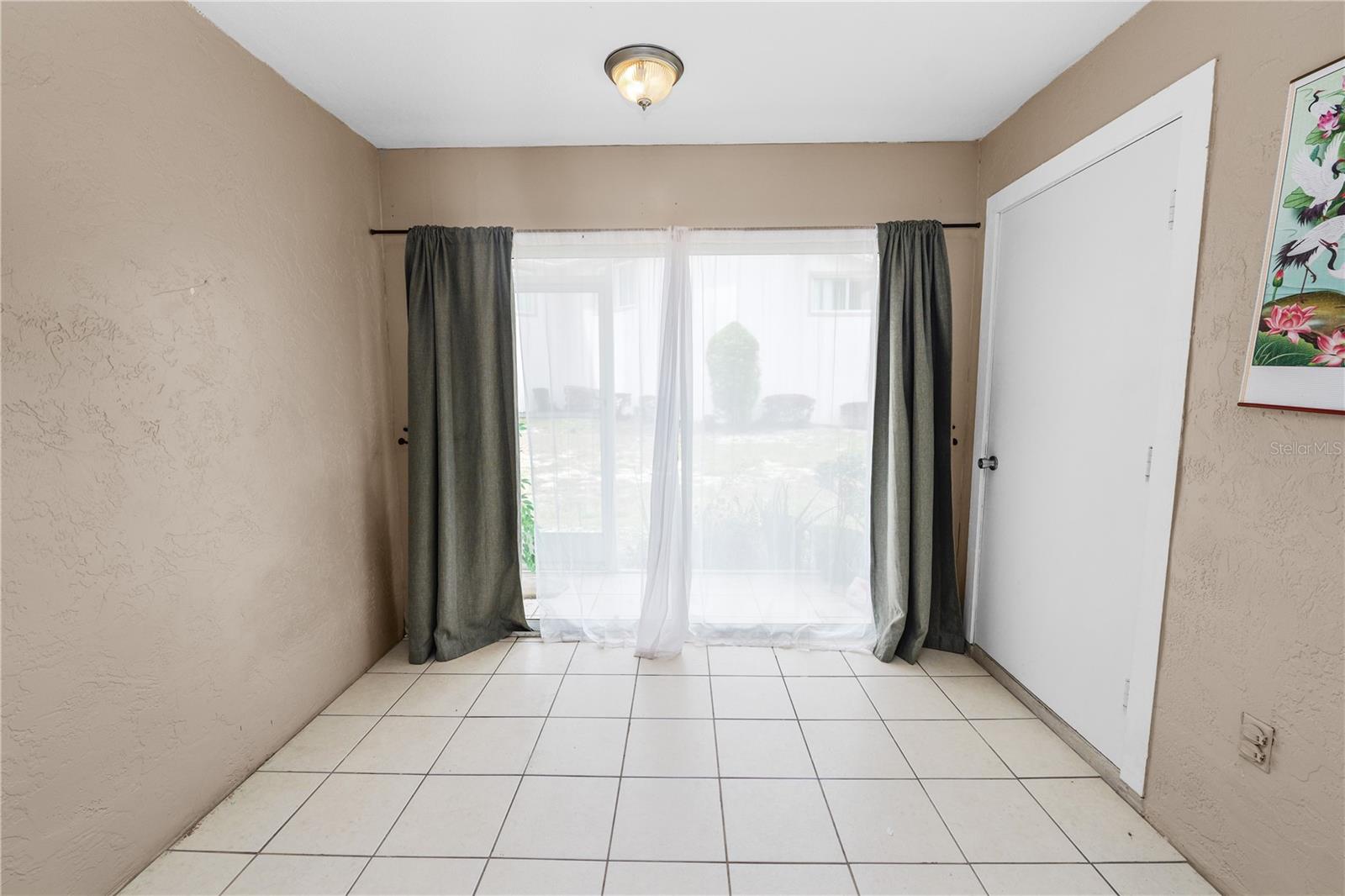 COUNTRY LAKE CONDO - Residential