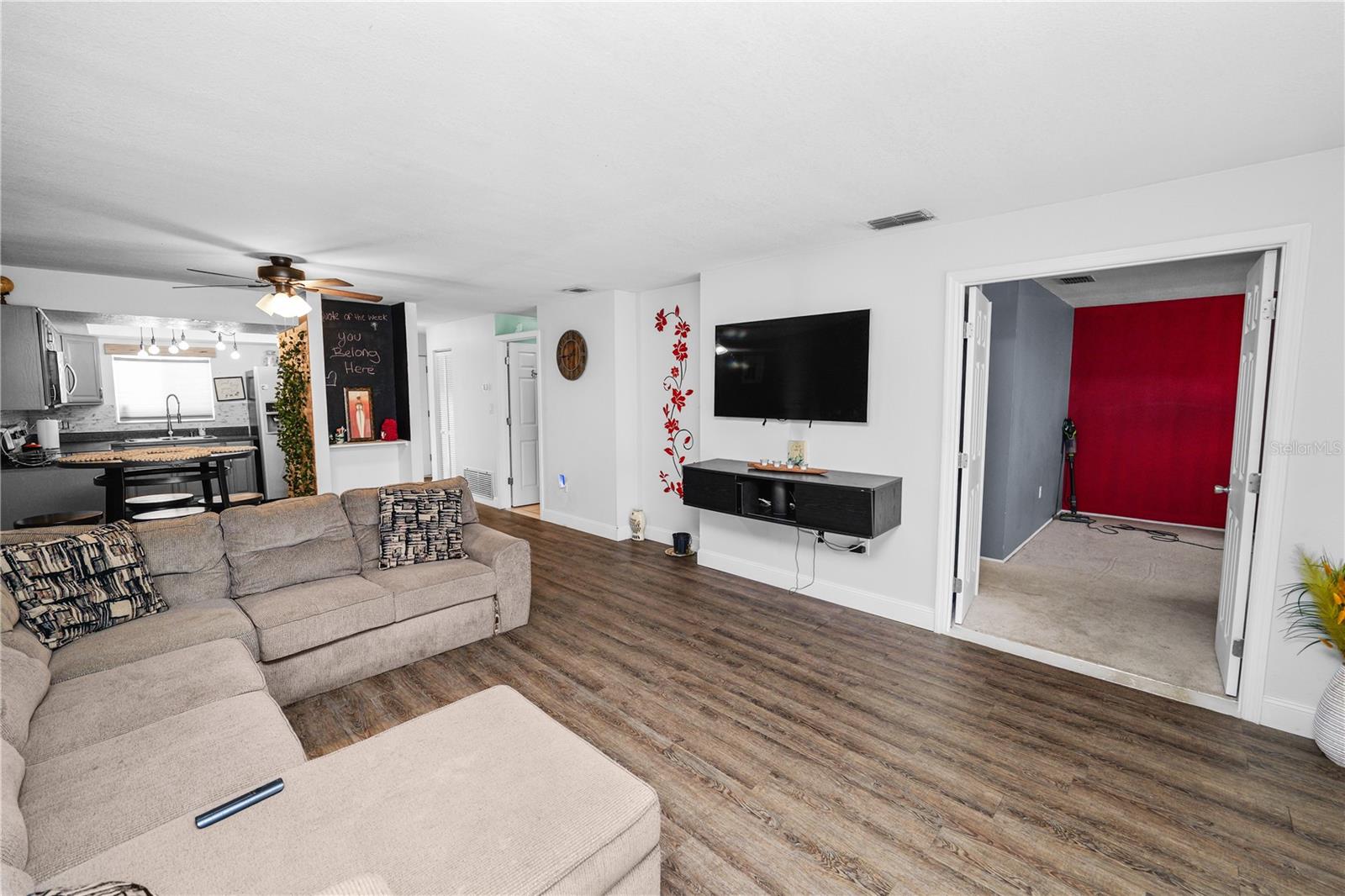 COUNTRY LAKE CONDO - Residential