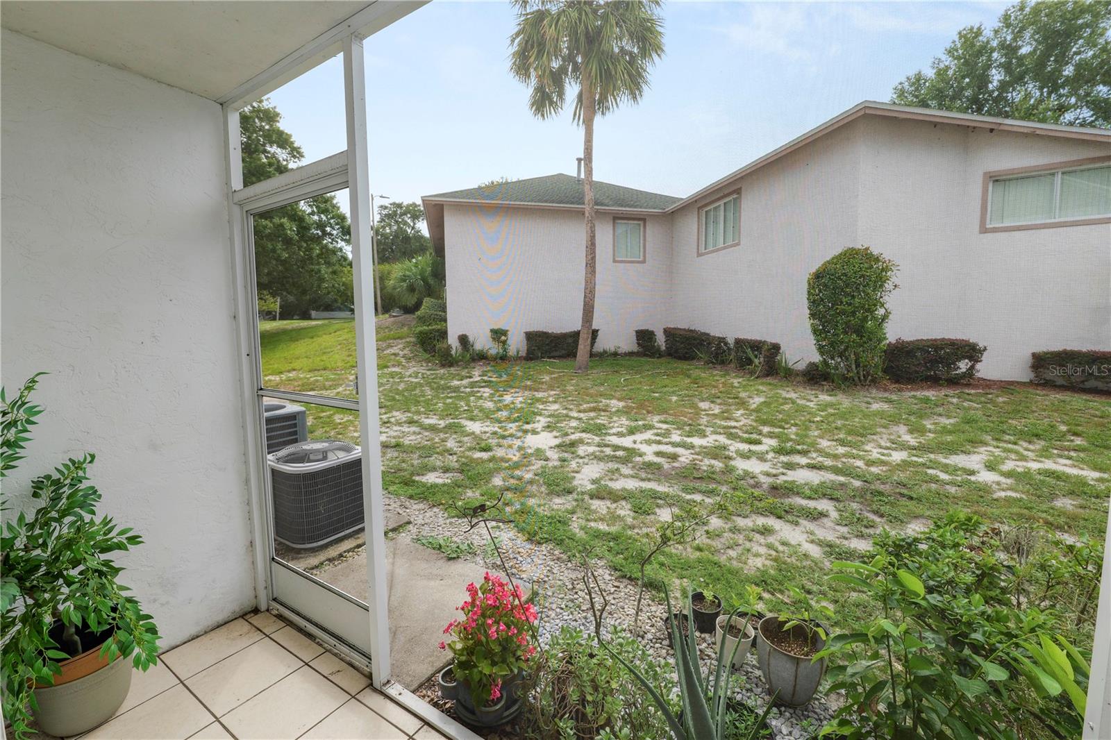 COUNTRY LAKE CONDO - Residential