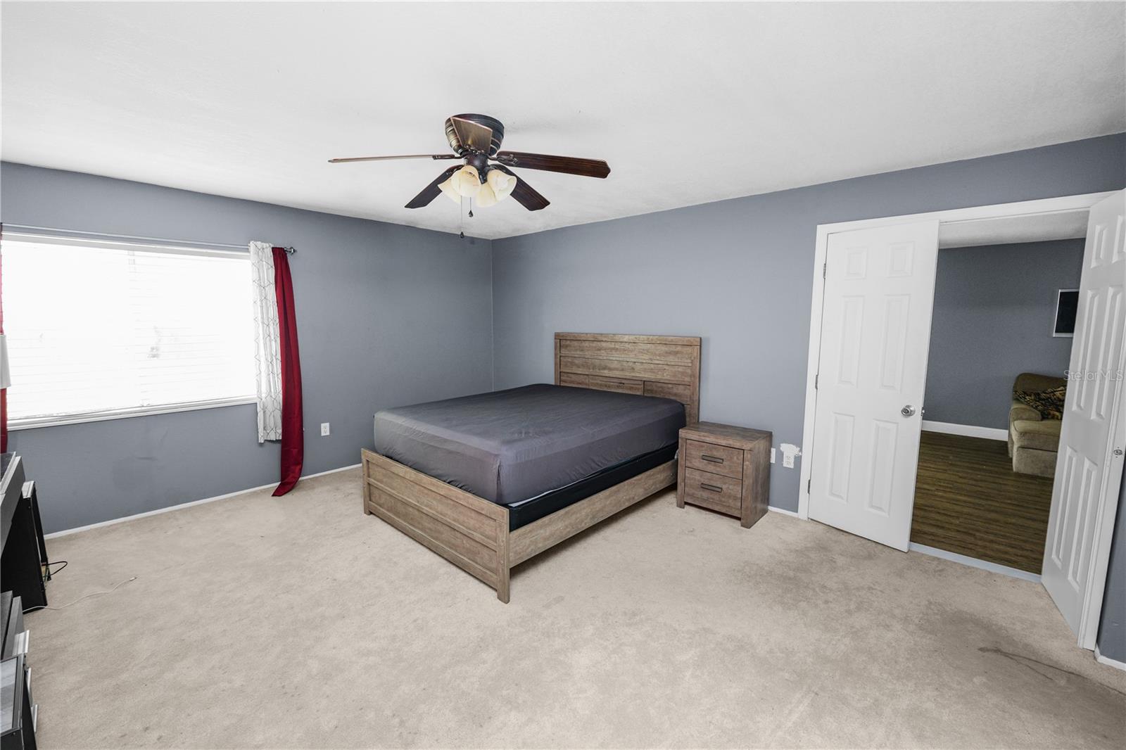 COUNTRY LAKE CONDO - Residential