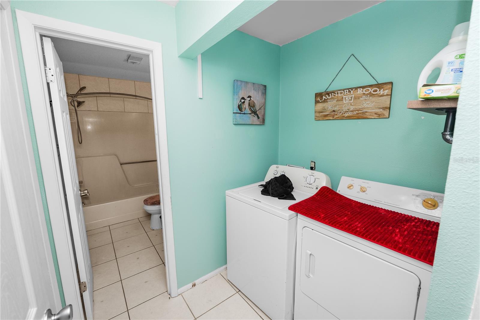 COUNTRY LAKE CONDO - Residential