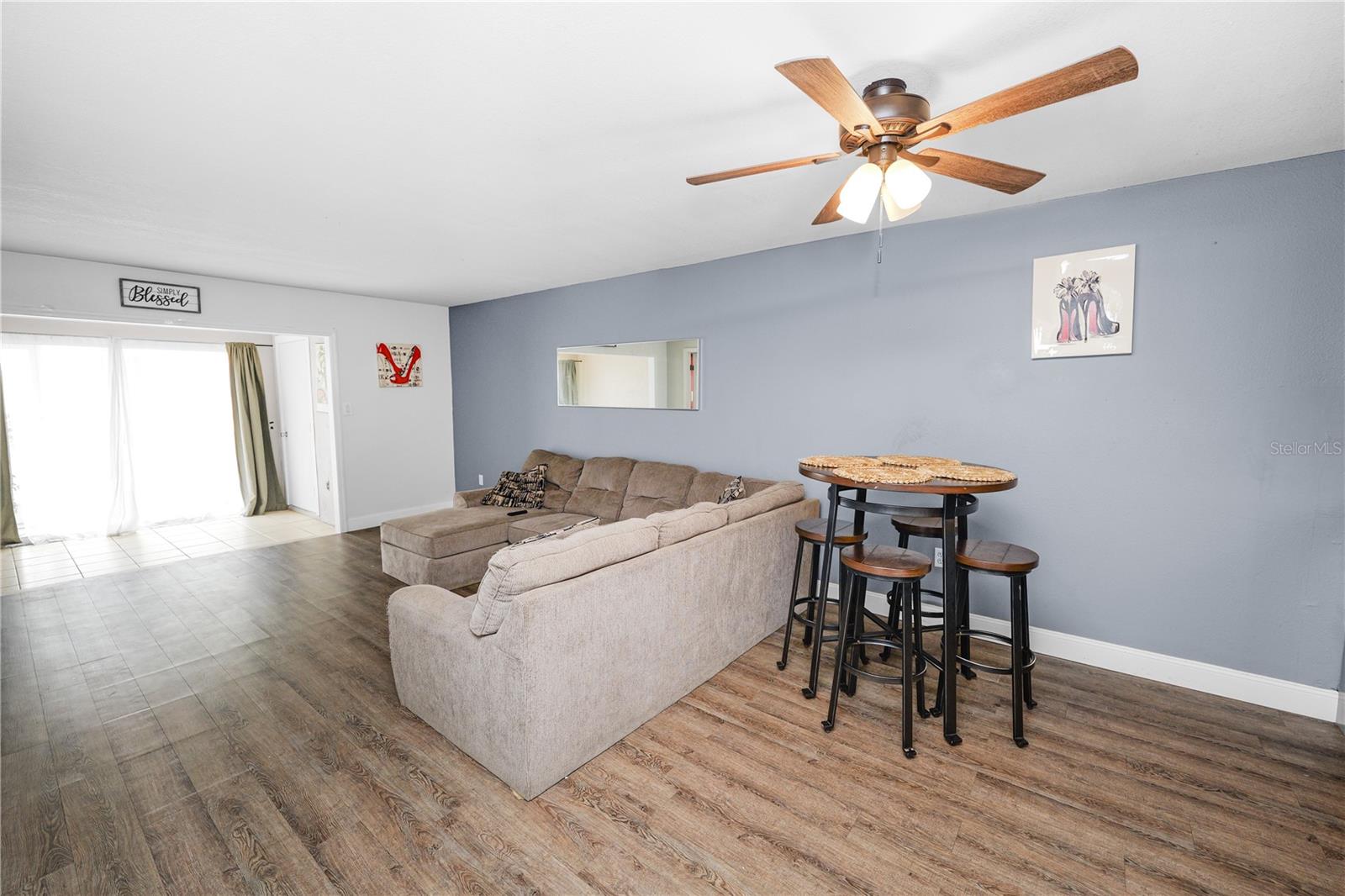 COUNTRY LAKE CONDO - Residential