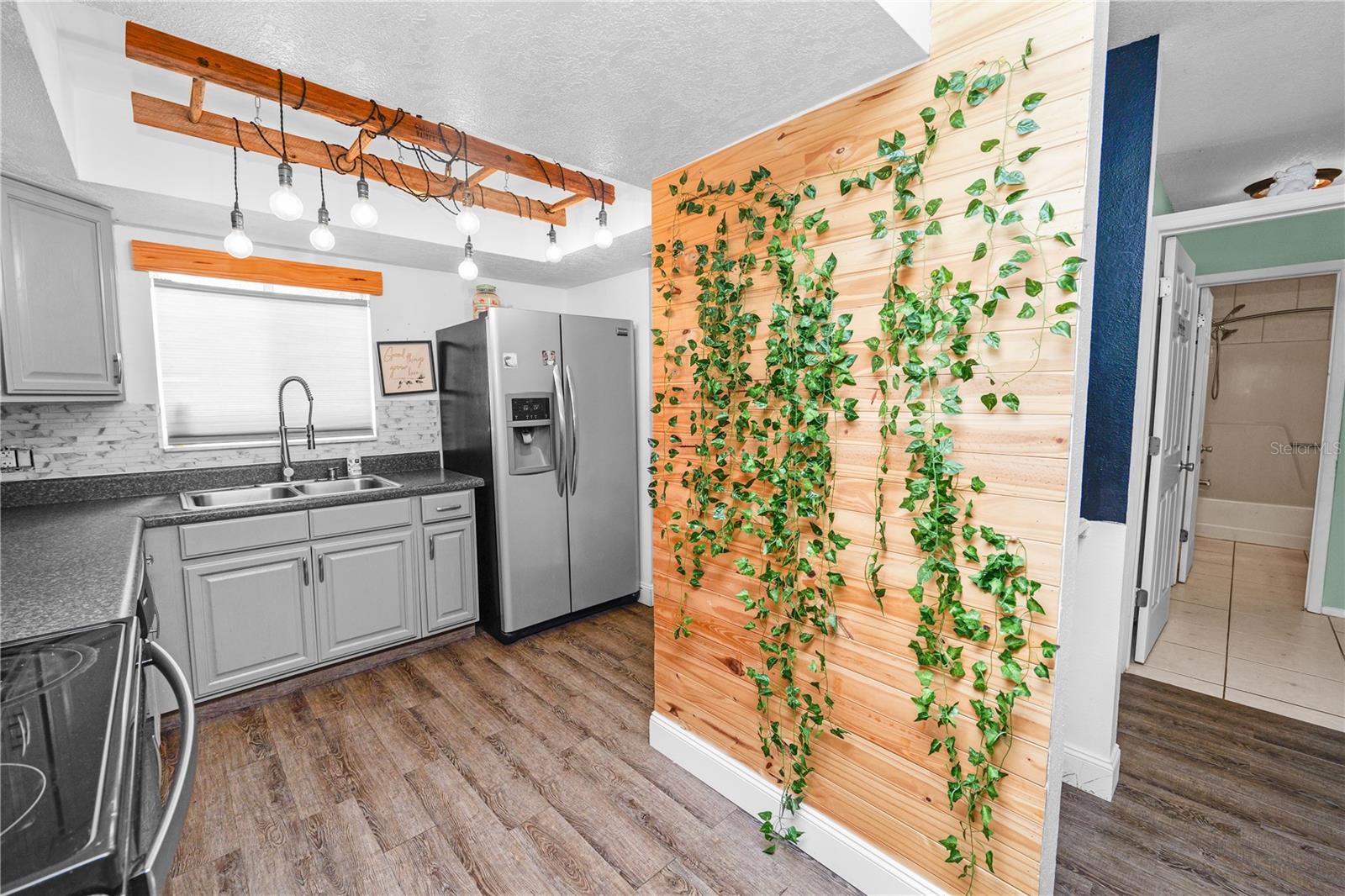 COUNTRY LAKE CONDO - Residential