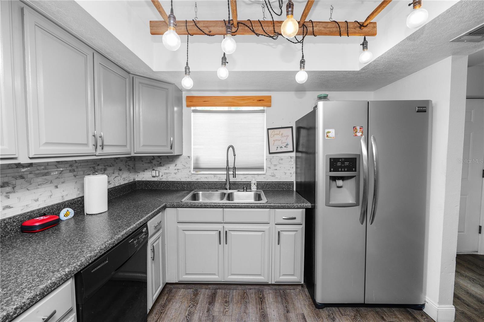 COUNTRY LAKE CONDO - Residential