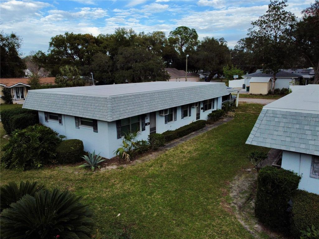 Photo of 822 N New Hampshire Avenue, Tavares, FL 32778 (MLS # G5110001)