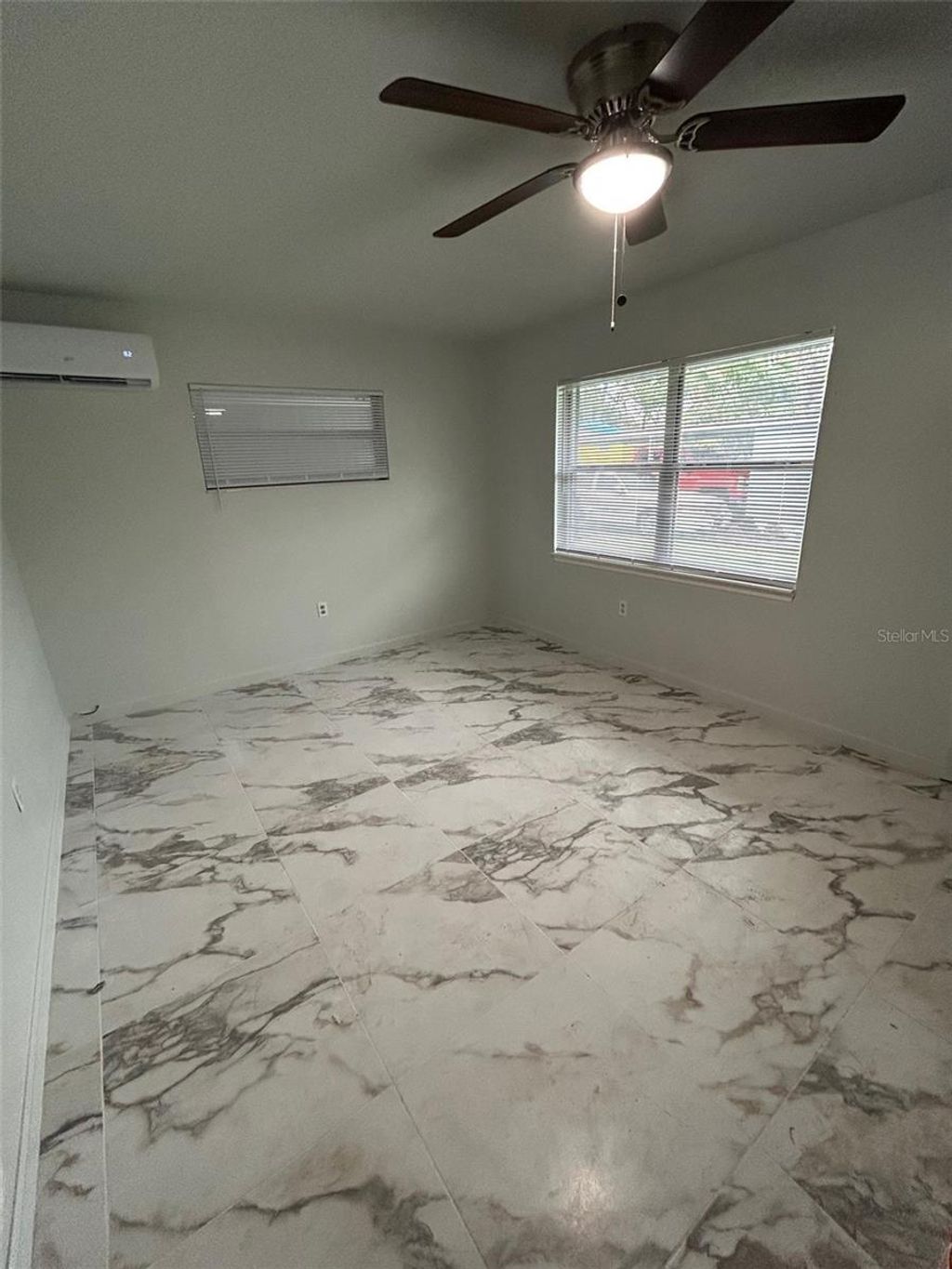 Photo of 822 N New Hampshire Avenue, Tavares, FL 32778 (MLS # G5110001)