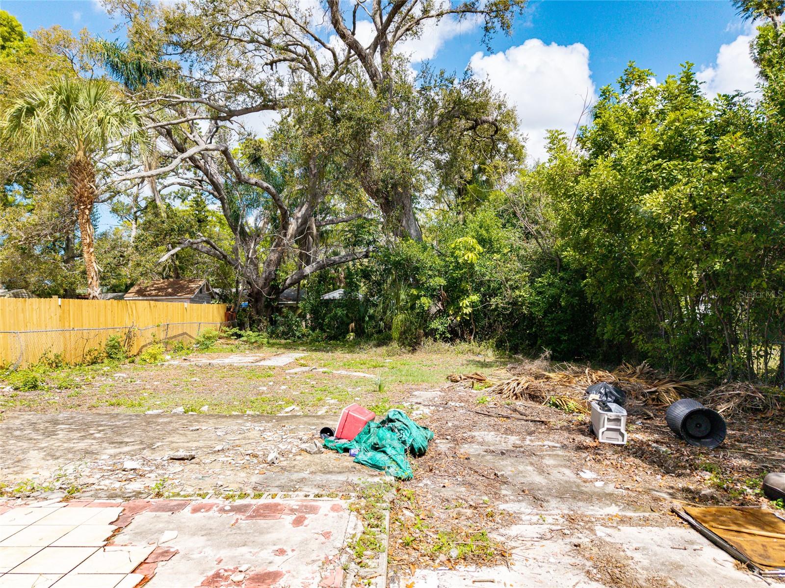 HIGHLAND PINES - Land