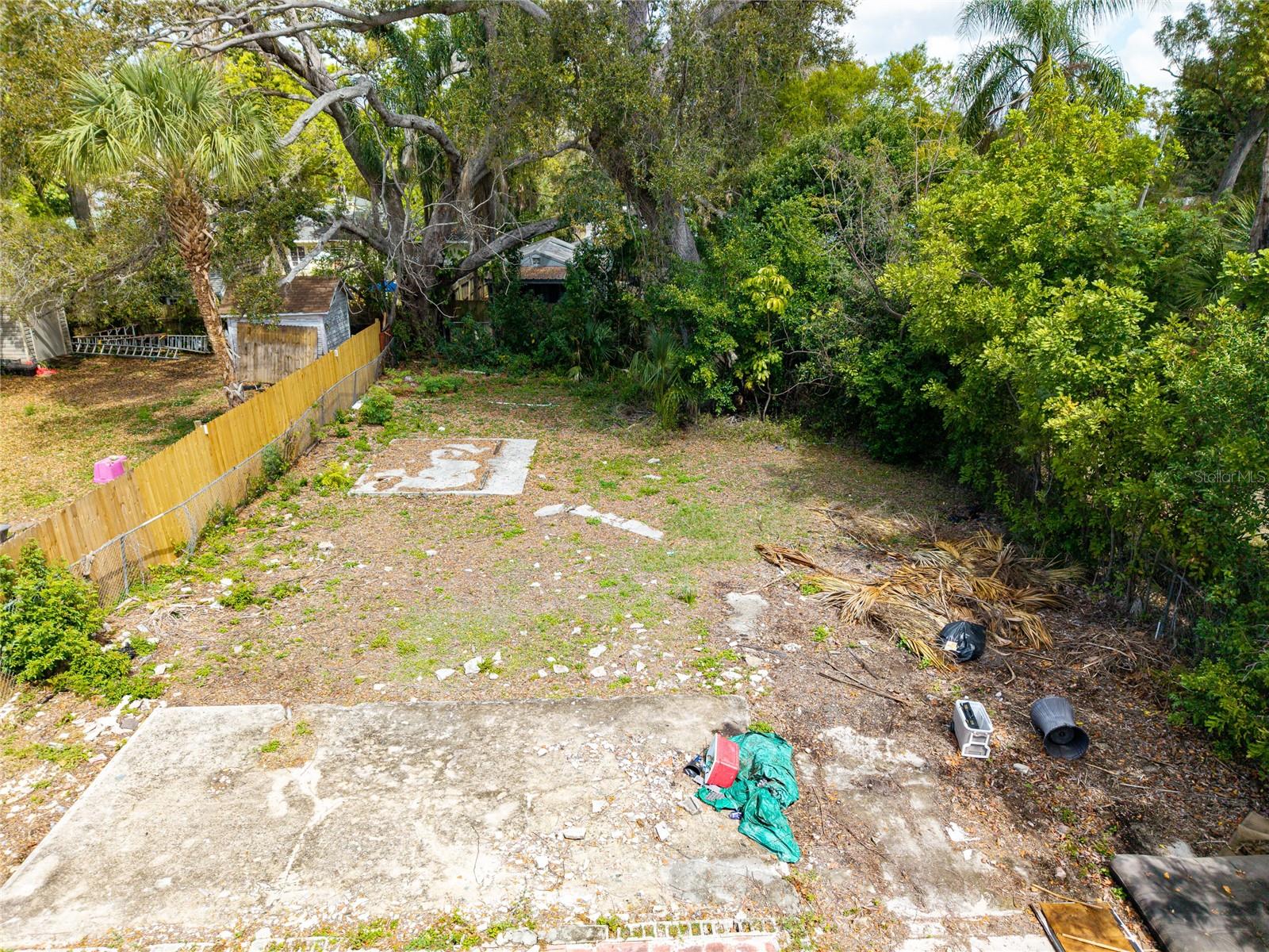 HIGHLAND PINES - Land