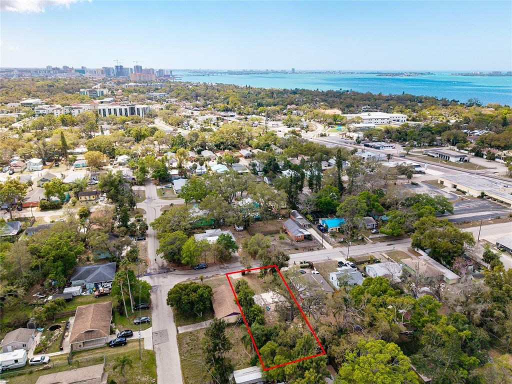 Photo of 1107 Putnam Drive, Sarasota, FL 34234 (MLS # A4685408)