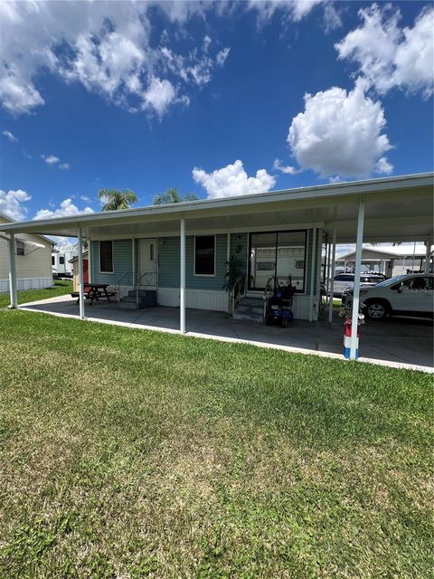 Manufactured Home in OKEECHOBEE FL 5349 66TH AVENUE 2.jpg