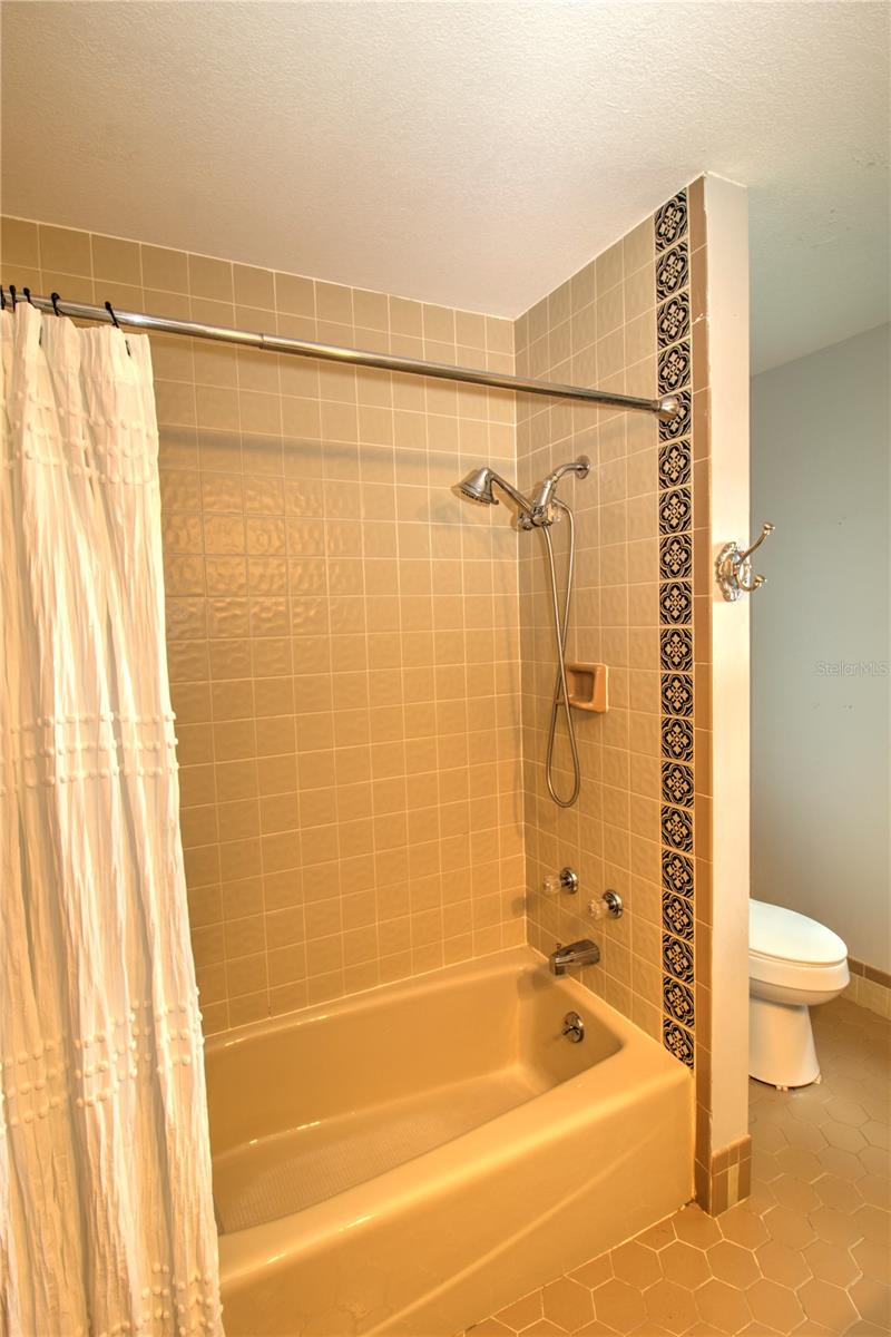 KERR SHORES - Residential