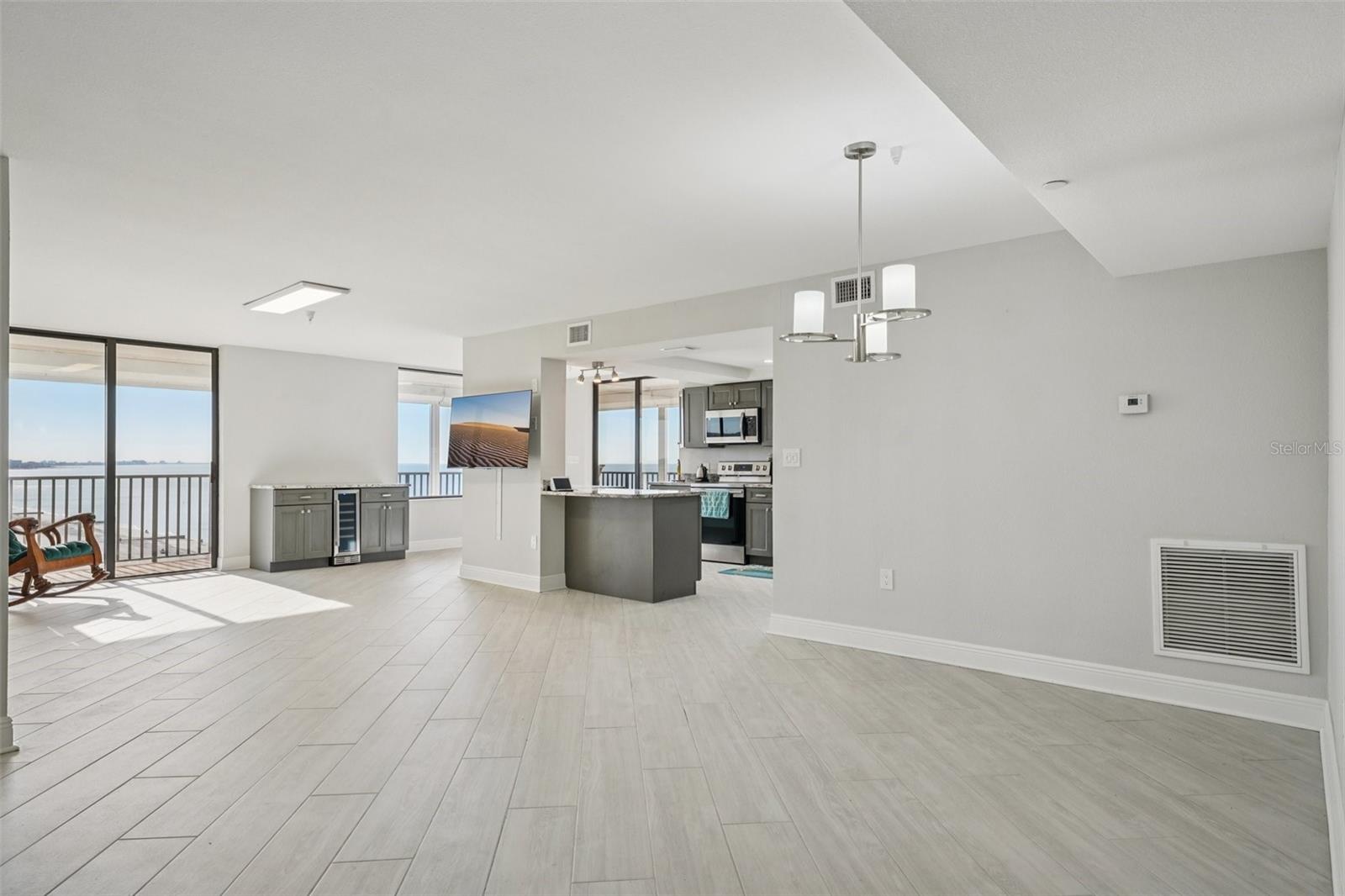 MADEIRA TOWERS CONDO - Residential