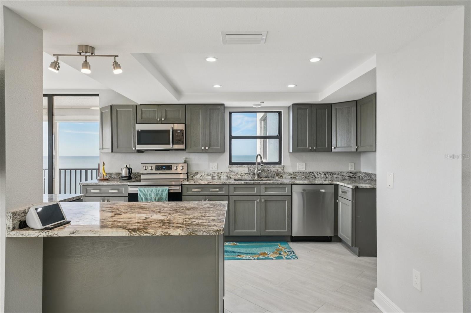 MADEIRA TOWERS CONDO - Residential