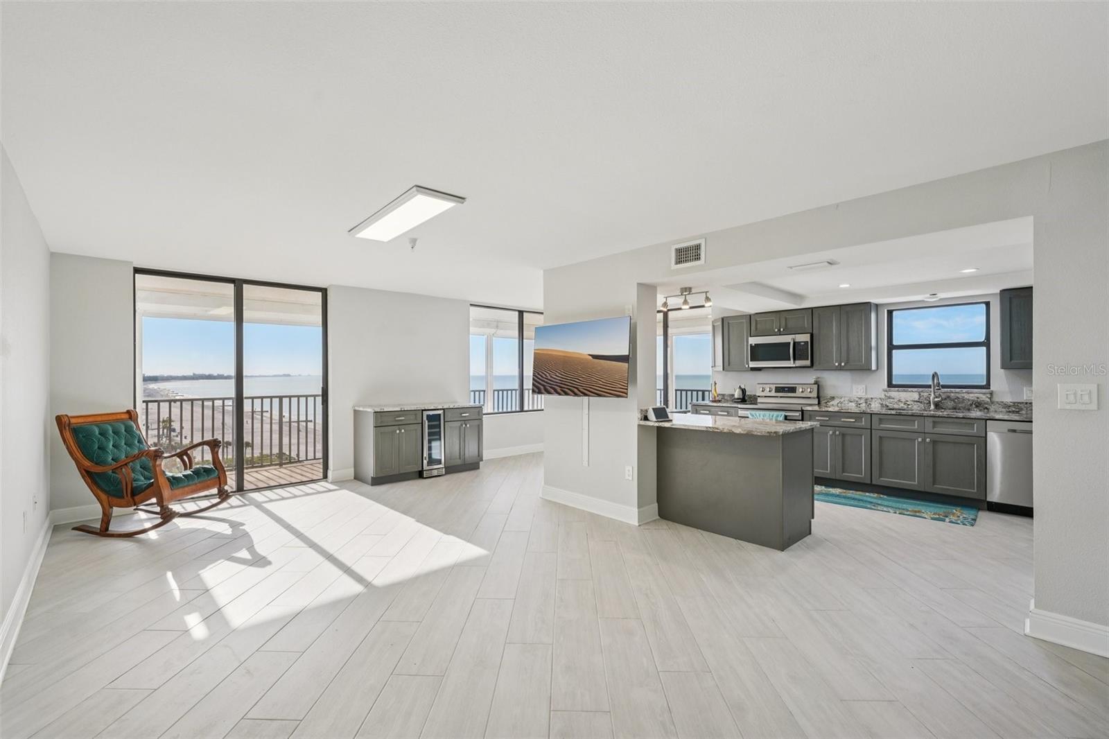 MADEIRA TOWERS CONDO - Residential