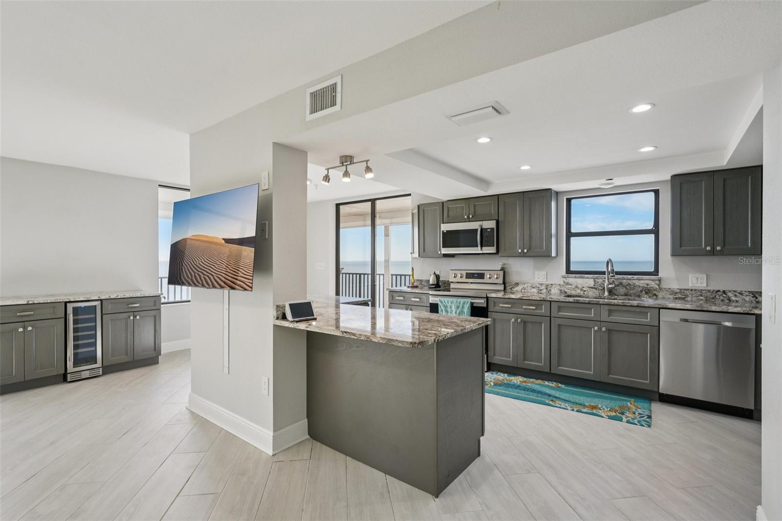 MADEIRA TOWERS CONDO - Residential