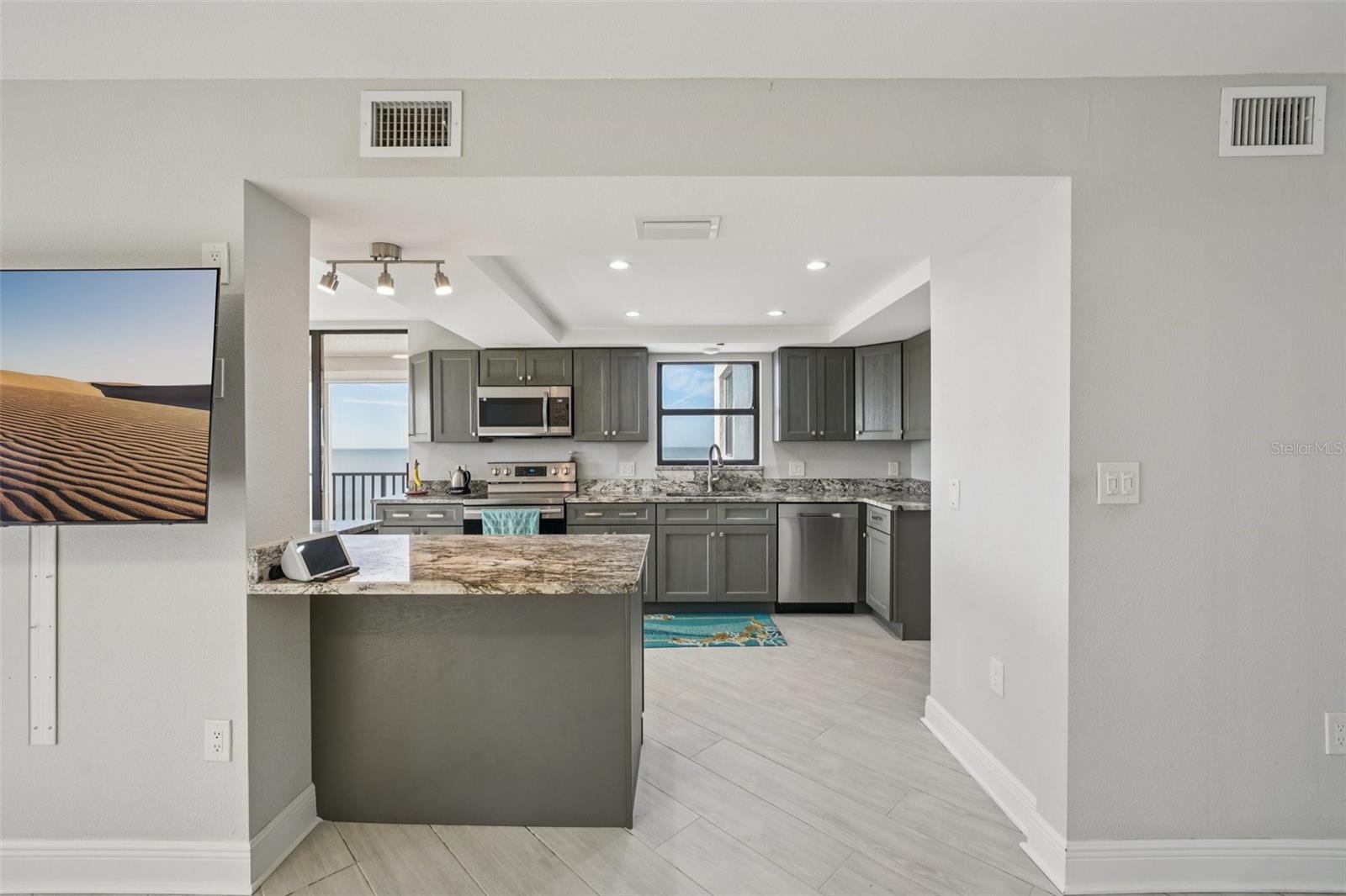 MADEIRA TOWERS CONDO - Residential