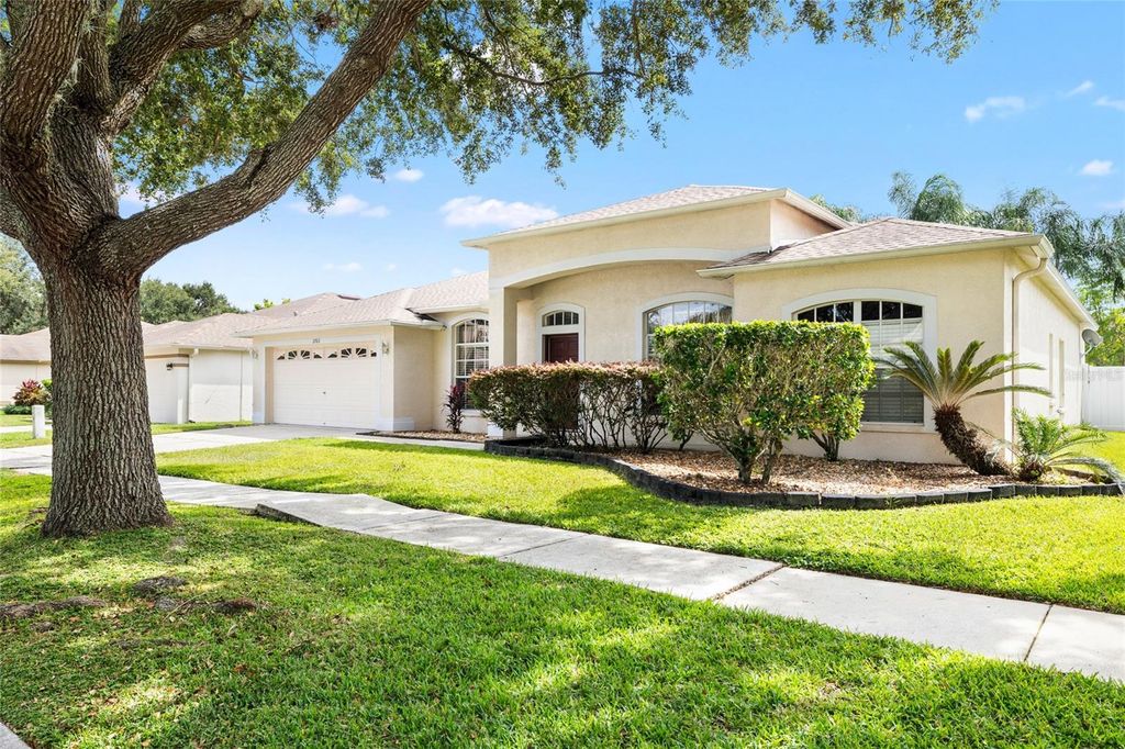 Photo of 2763 Valencia Grove Drive, Valrico, FL 33596 (MLS # L4956383)