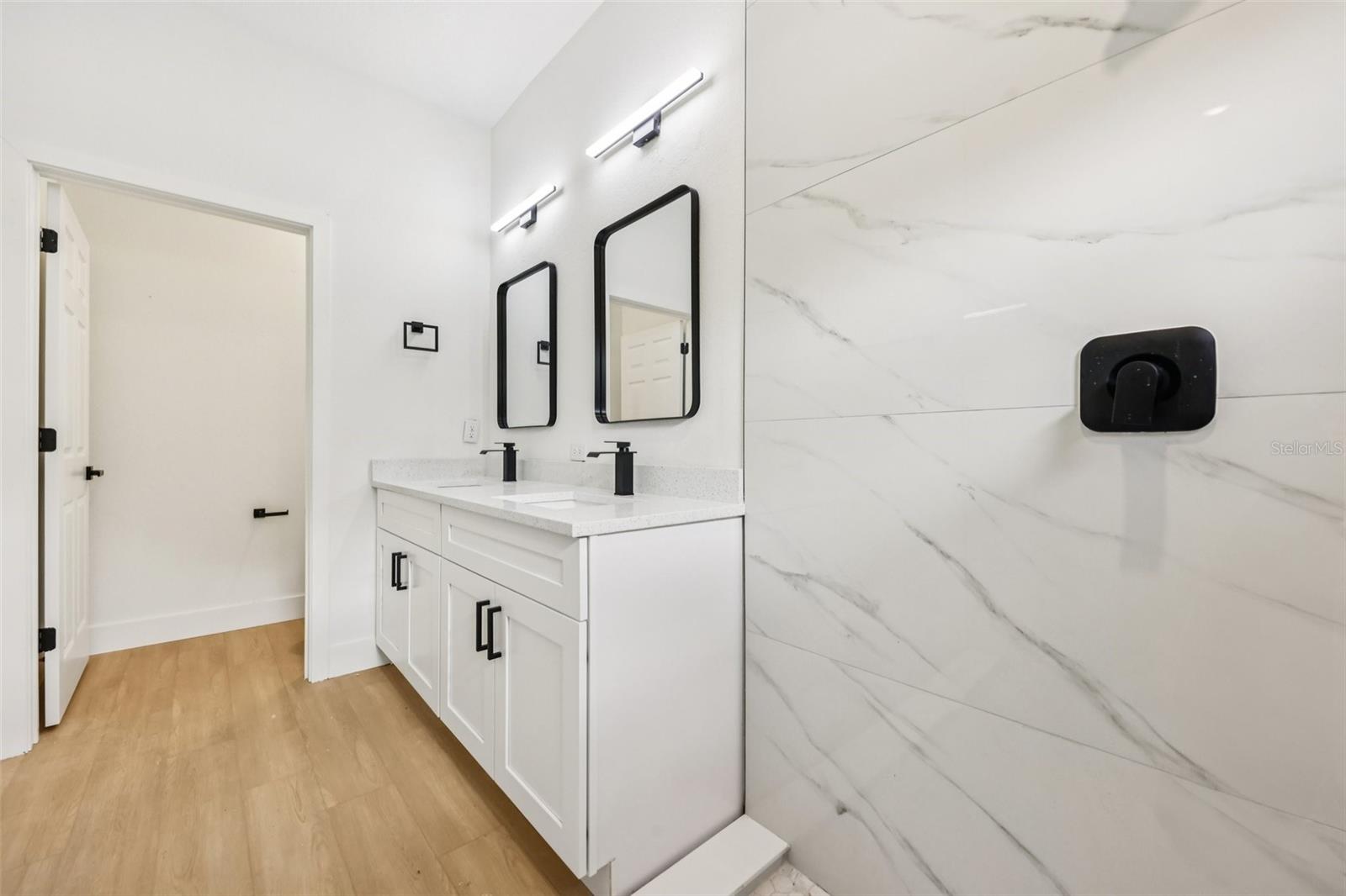 SILVER SPRINGS SHORES - Residential