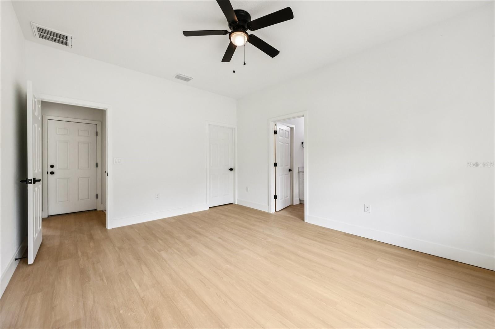 SILVER SPRINGS SHORES - Residential