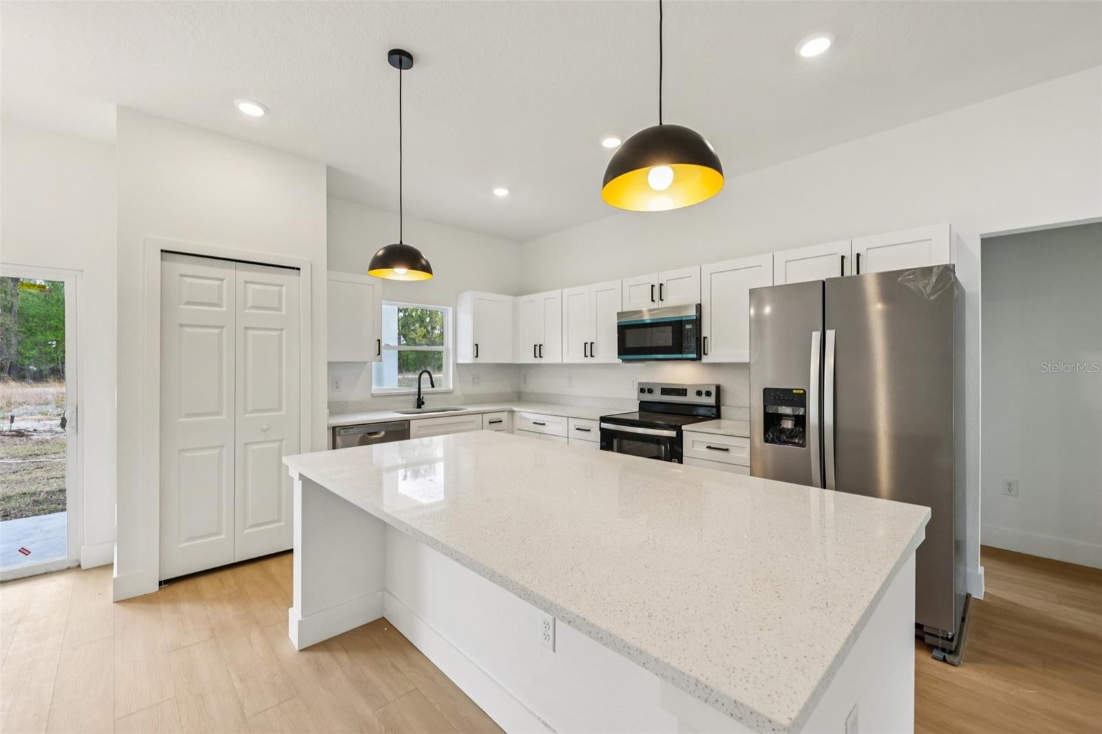 SILVER SPRINGS SHORES - Residential