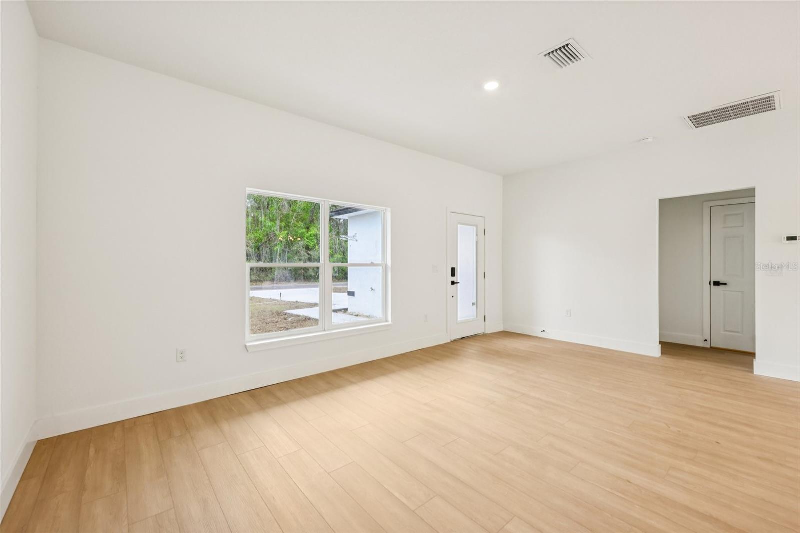 SILVER SPRINGS SHORES - Residential