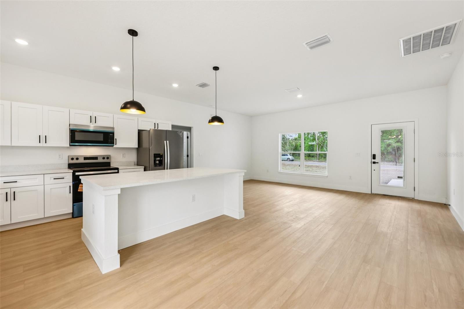 SILVER SPRINGS SHORES - Residential