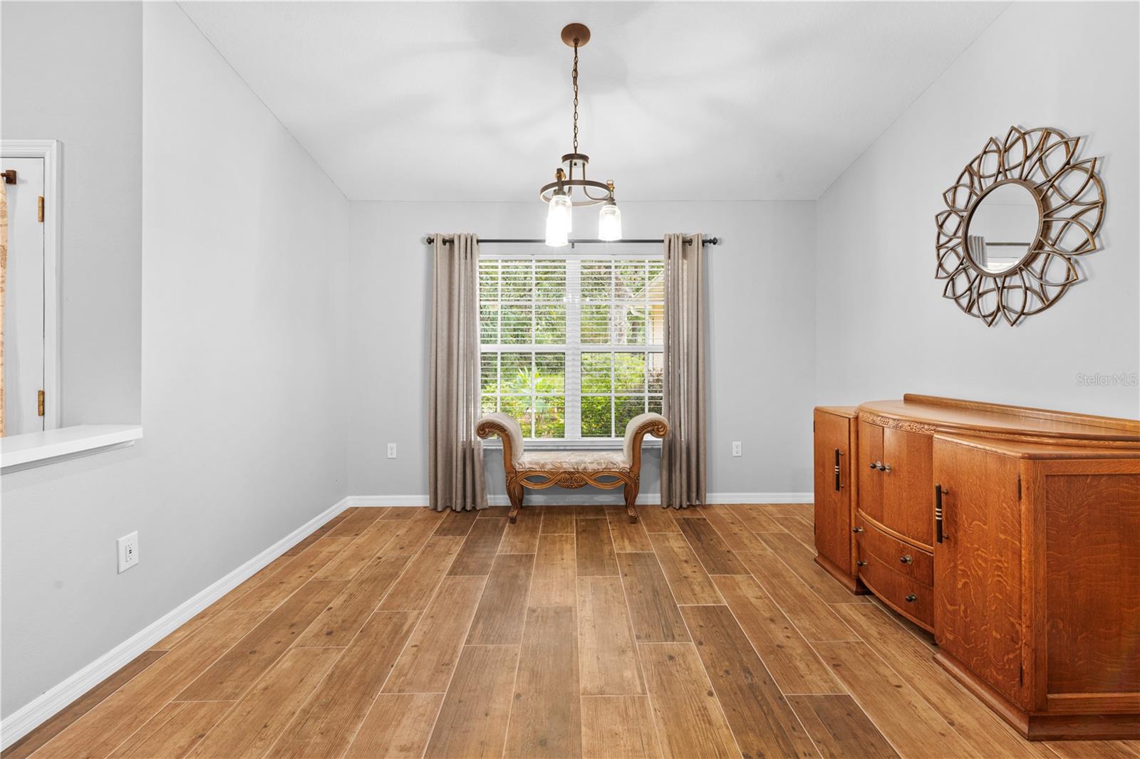 ROYAL OAKS ESTATE - Residential