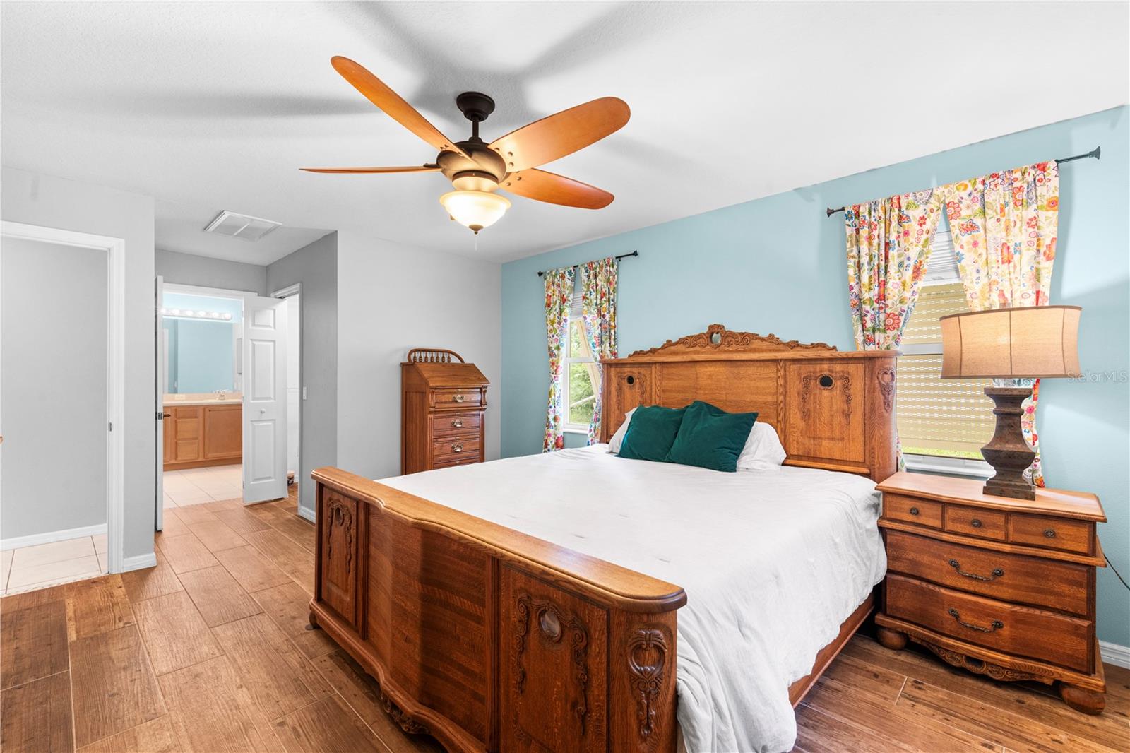 ROYAL OAKS ESTATE - Residential