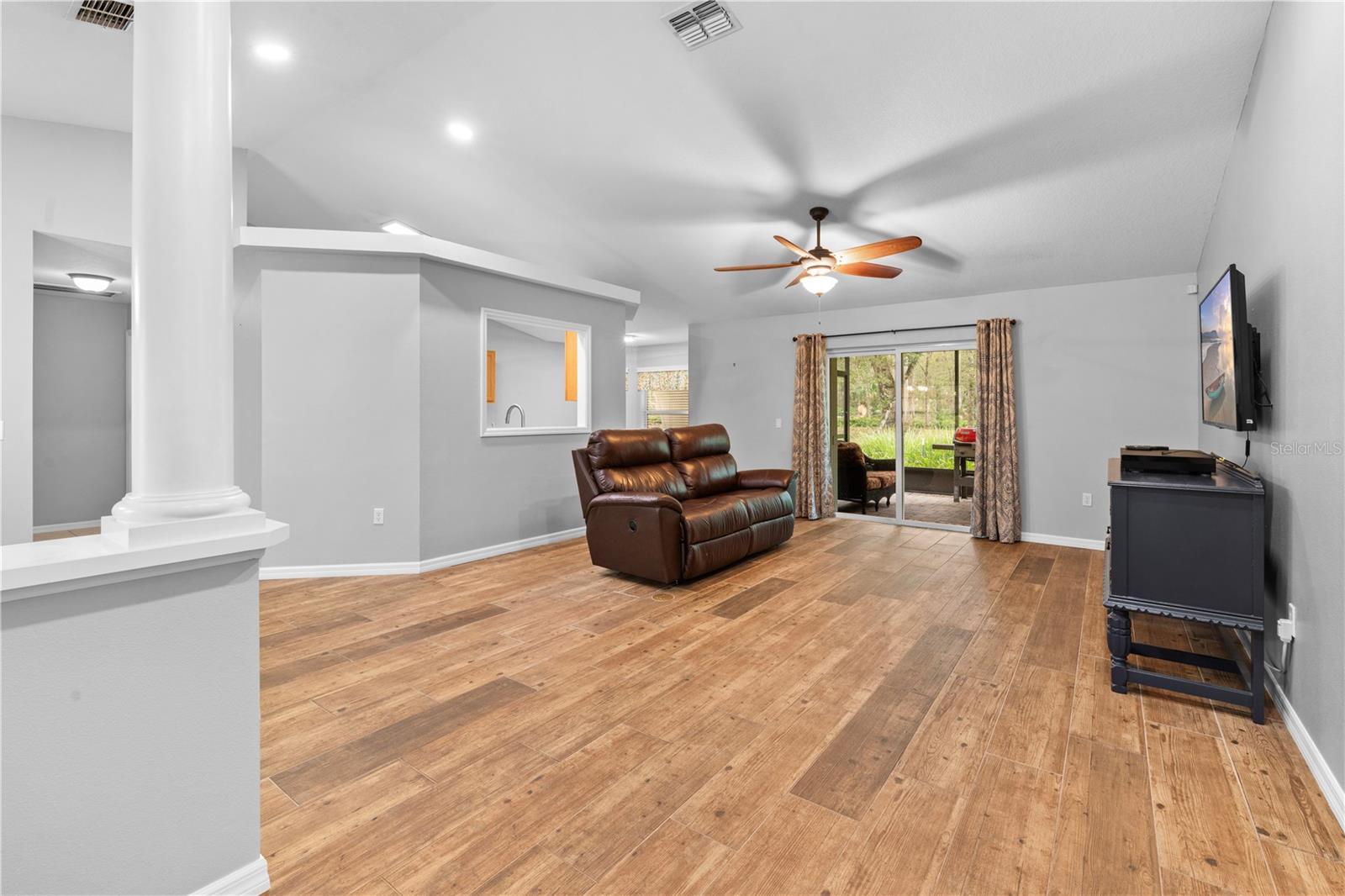 ROYAL OAKS ESTATE - Residential