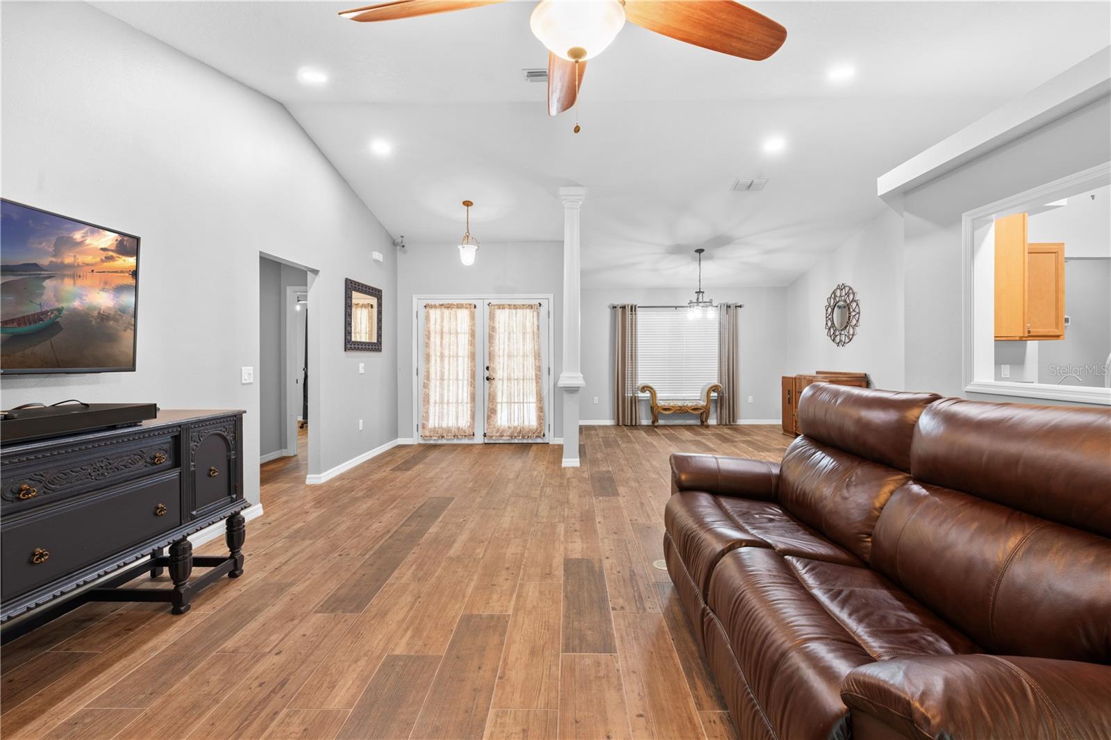 ROYAL OAKS ESTATE - Residential