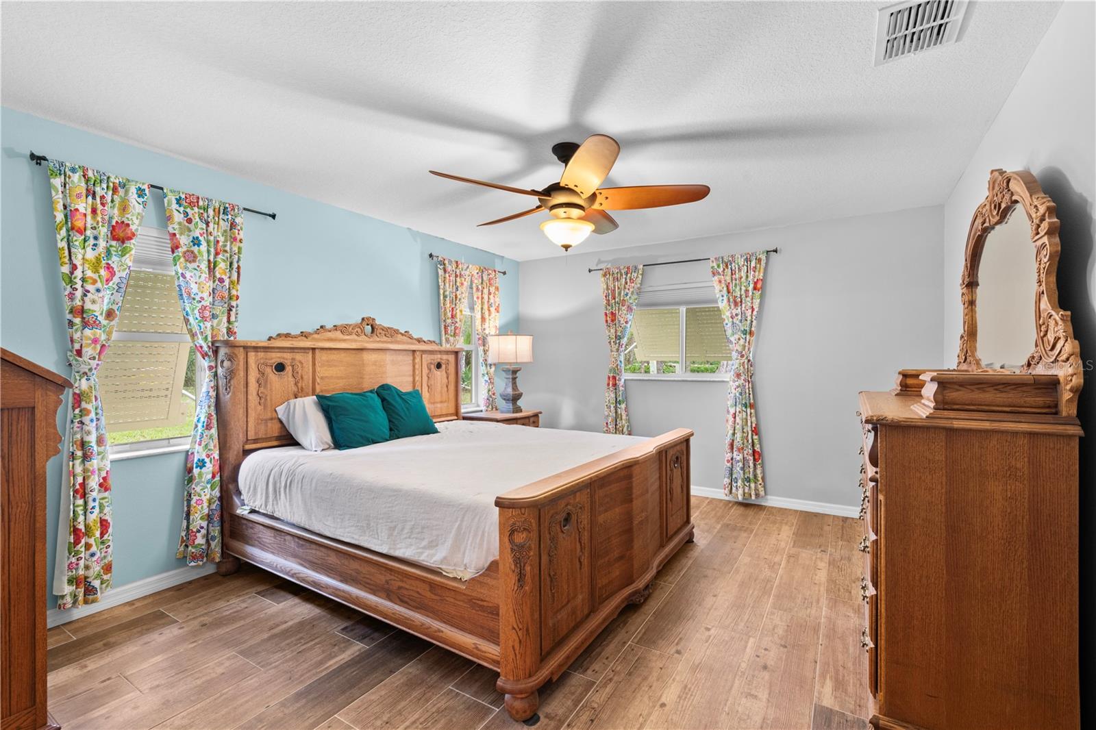 ROYAL OAKS ESTATE - Residential