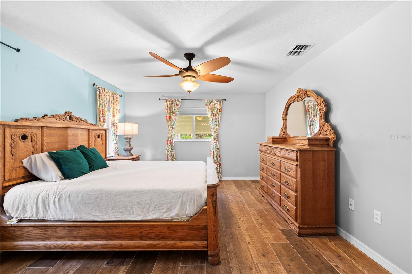 ROYAL OAKS ESTATE - Residential