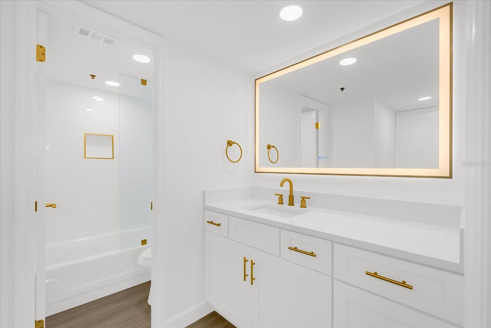 MOORINGS ON LAKE MAITLAND CONDO BLDG 03 - Residential