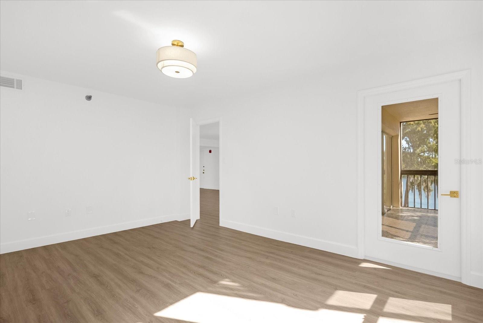 MOORINGS ON LAKE MAITLAND CONDO BLDG 03 - Residential