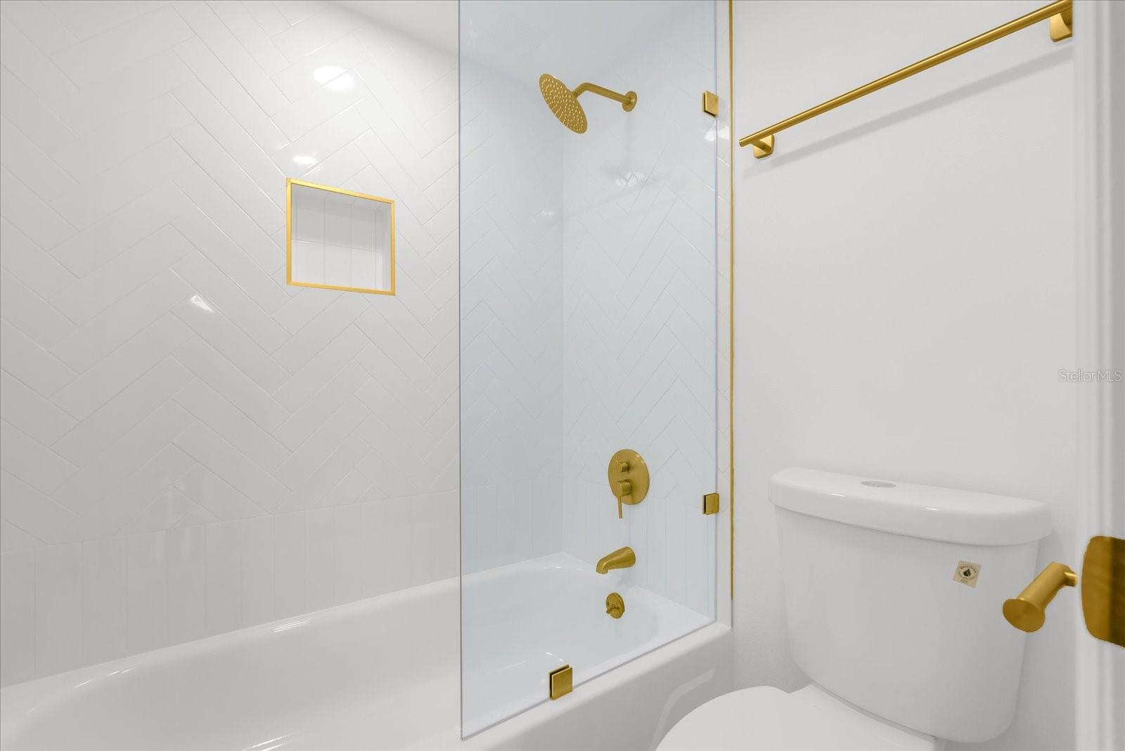 MOORINGS ON LAKE MAITLAND CONDO BLDG 03 - Residential