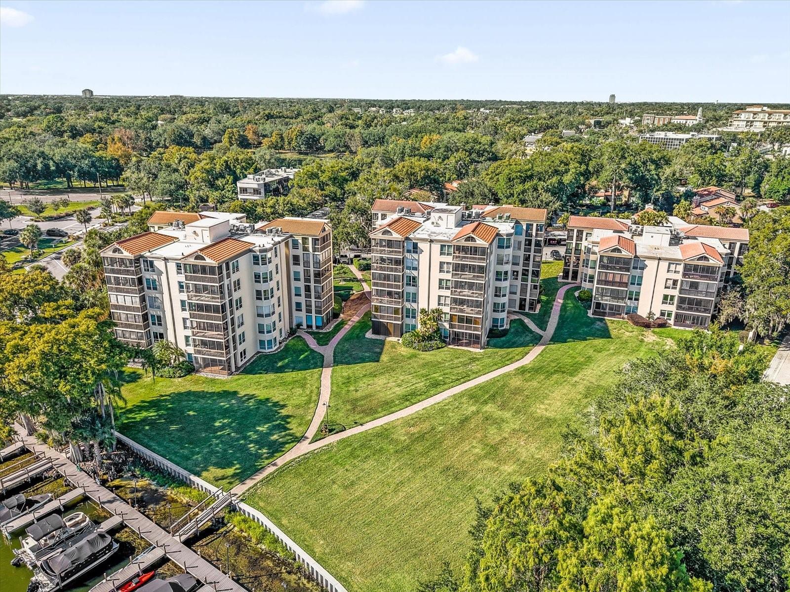 MOORINGS ON LAKE MAITLAND CONDO BLDG 03 - Residential