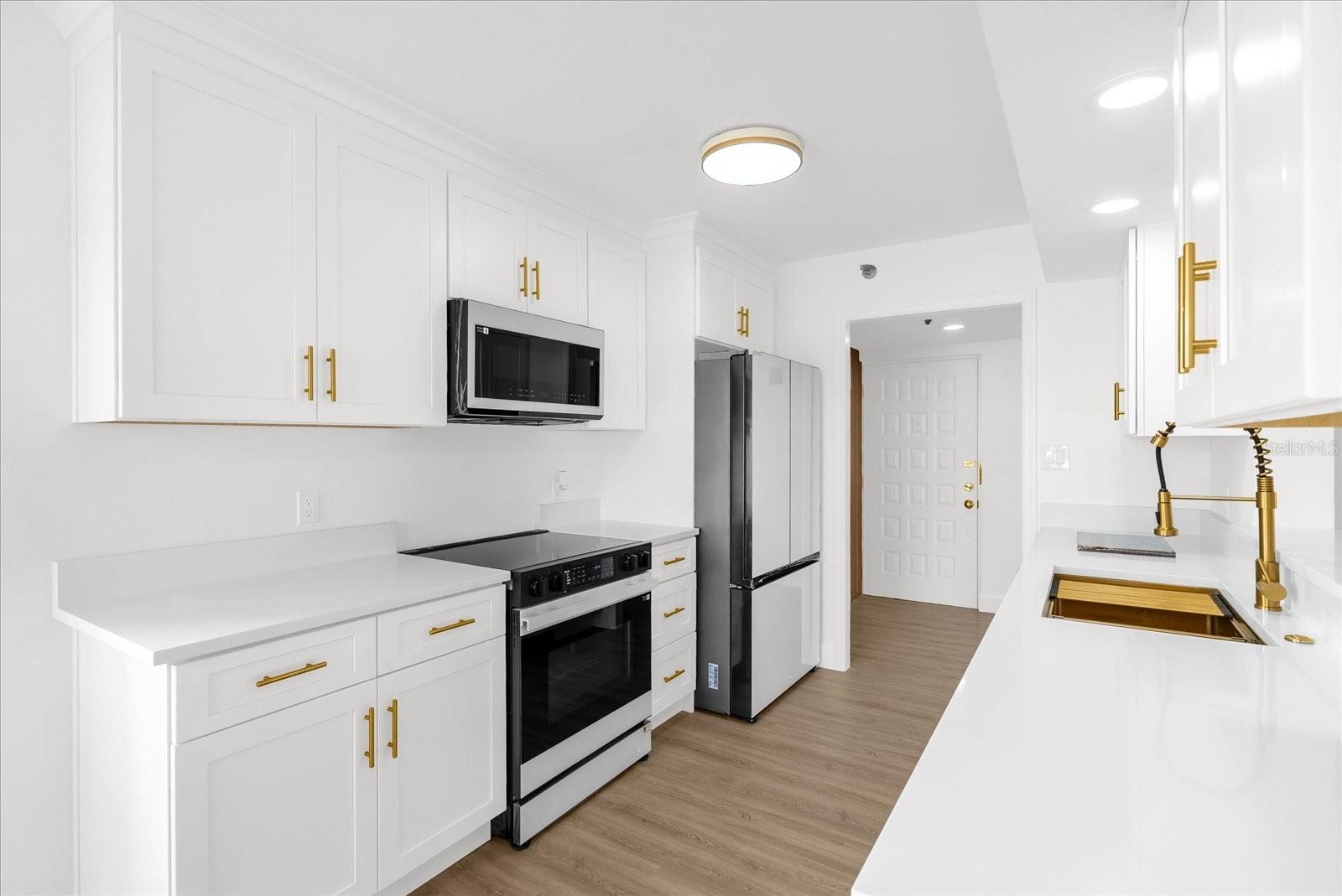 MOORINGS ON LAKE MAITLAND CONDO BLDG 03 - Residential