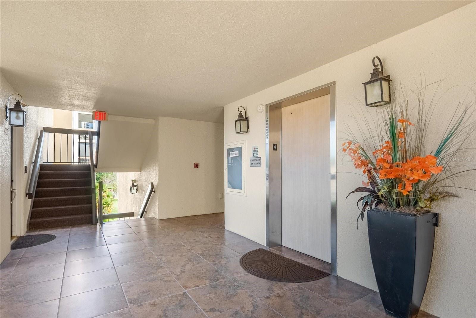 MOORINGS ON LAKE MAITLAND CONDO BLDG 03 - Residential