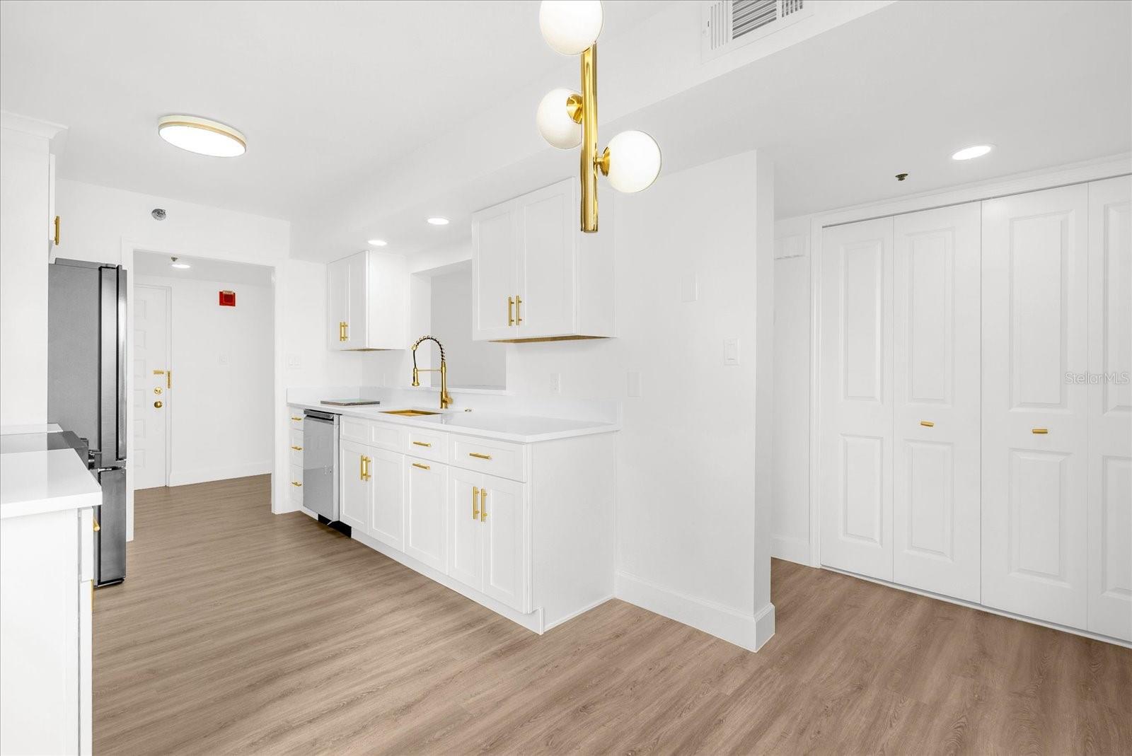 MOORINGS ON LAKE MAITLAND CONDO BLDG 03 - Residential