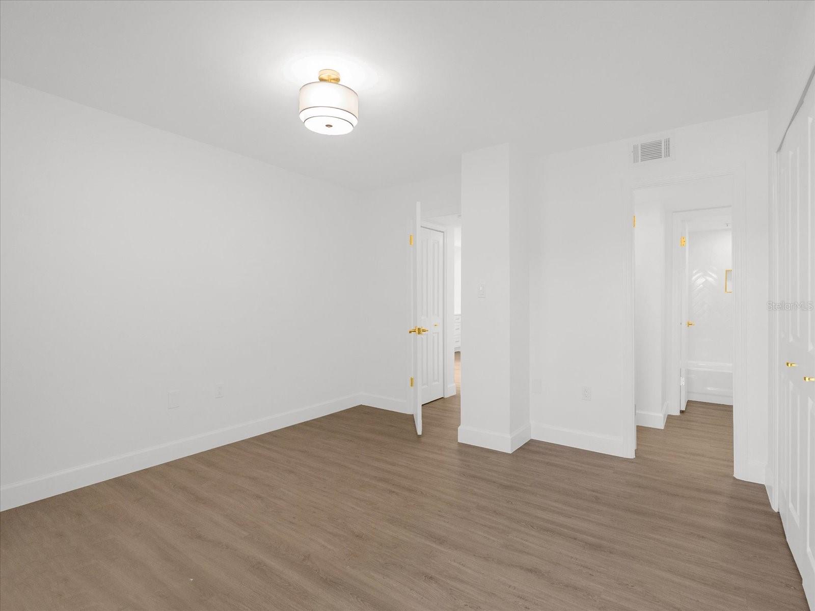 MOORINGS ON LAKE MAITLAND CONDO BLDG 03 - Residential