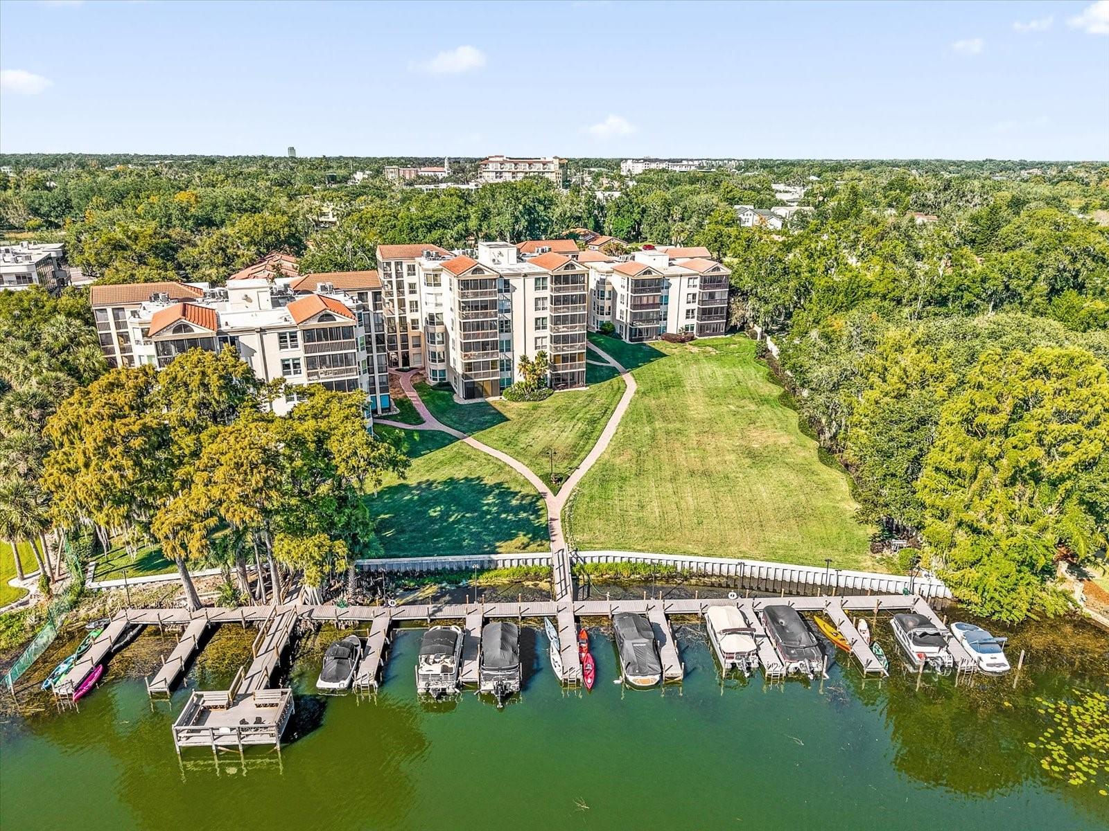 MOORINGS ON LAKE MAITLAND CONDO BLDG 03 - Residential