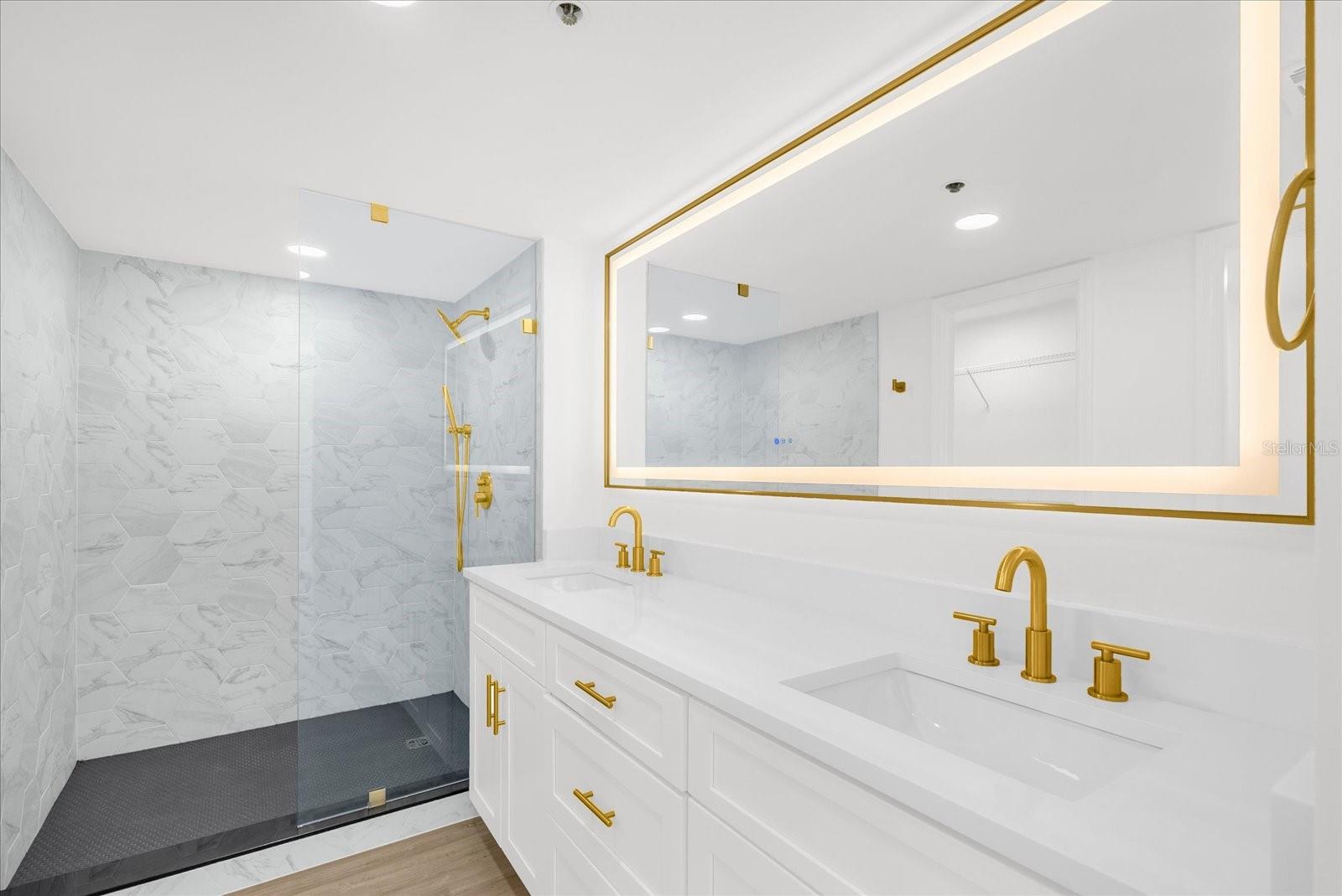 MOORINGS ON LAKE MAITLAND CONDO BLDG 03 - Residential