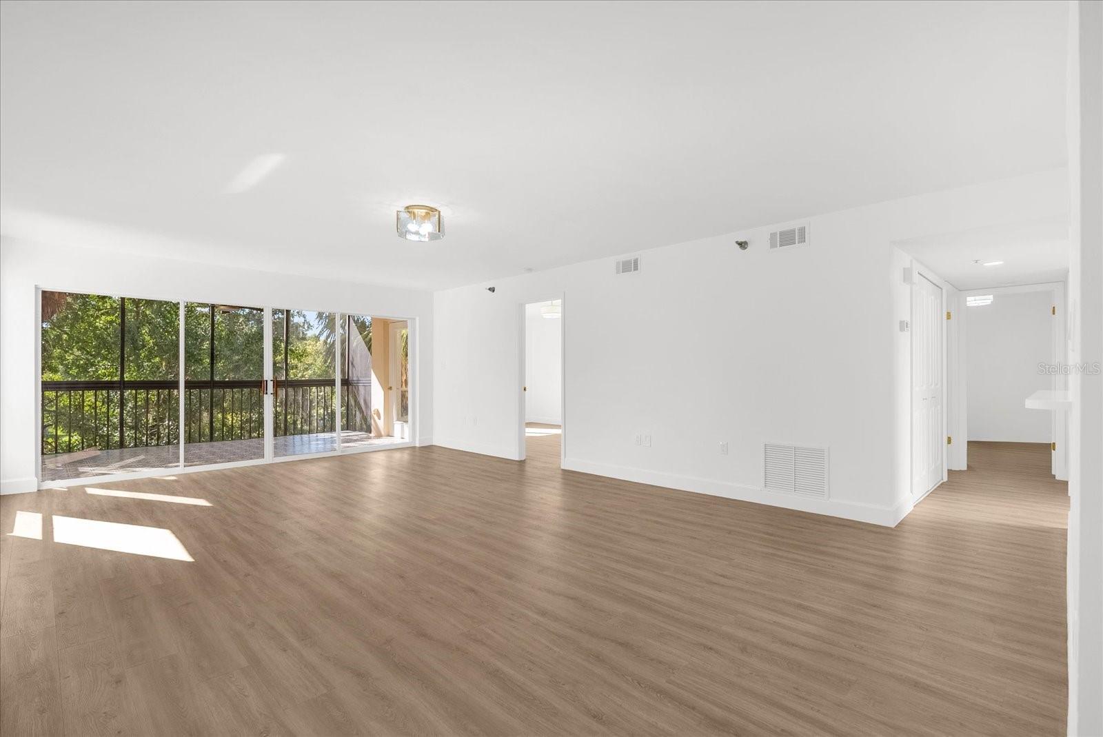 MOORINGS ON LAKE MAITLAND CONDO BLDG 03 - Residential