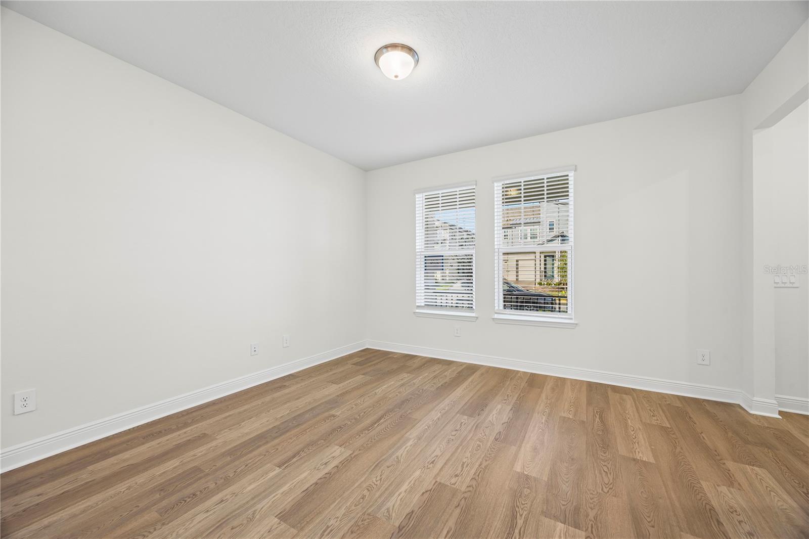 SILVERLEAF RESERVE BUNGALOWS - Residential Lease