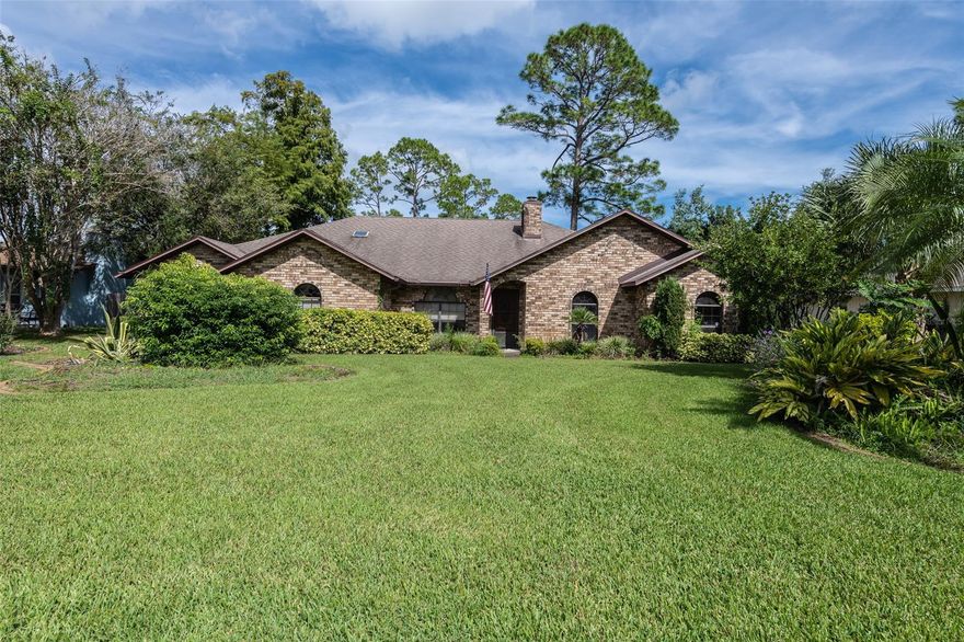 Sugar Mill Country Club 3 Bedroom / 2 Bathroom Pool Home Located on a quiet Cul De Sac. Tremendous Curb Appeal, looking for a new Owner who can renovate the inside, making it a glorious home. Very spacious inside, and a wonderful Pool area with a screened in area. Gated Community, Mature Landscaping, the best Golfing in Volusia County,  the location is A+++. Make your appointment today. ;Water: City
