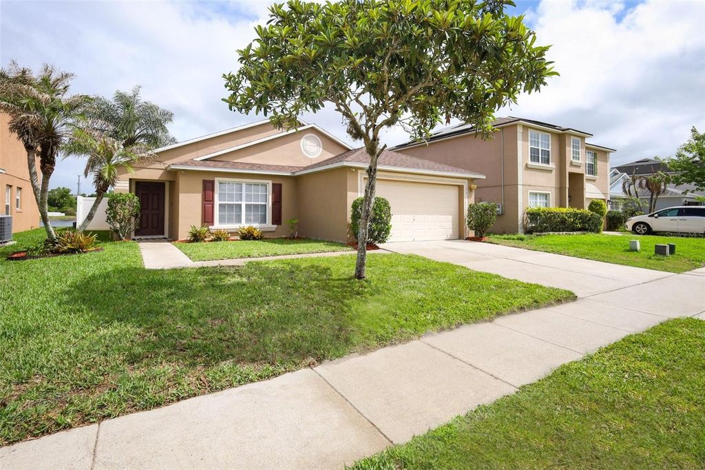 Photo of 15043 Waterford Chase Parkway, Orlando, FL 32828 (MLS # O6397656)