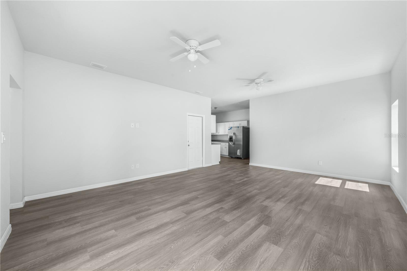 LAS VILLAS AT KENILWORTH - Residential Lease