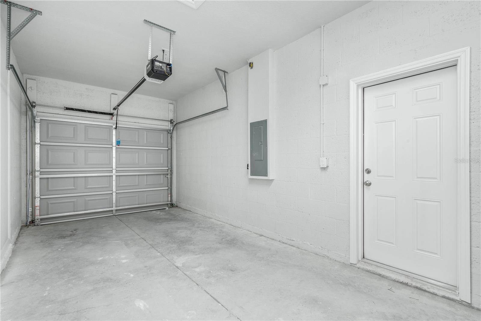 LAS VILLAS AT KENILWORTH - Residential Lease