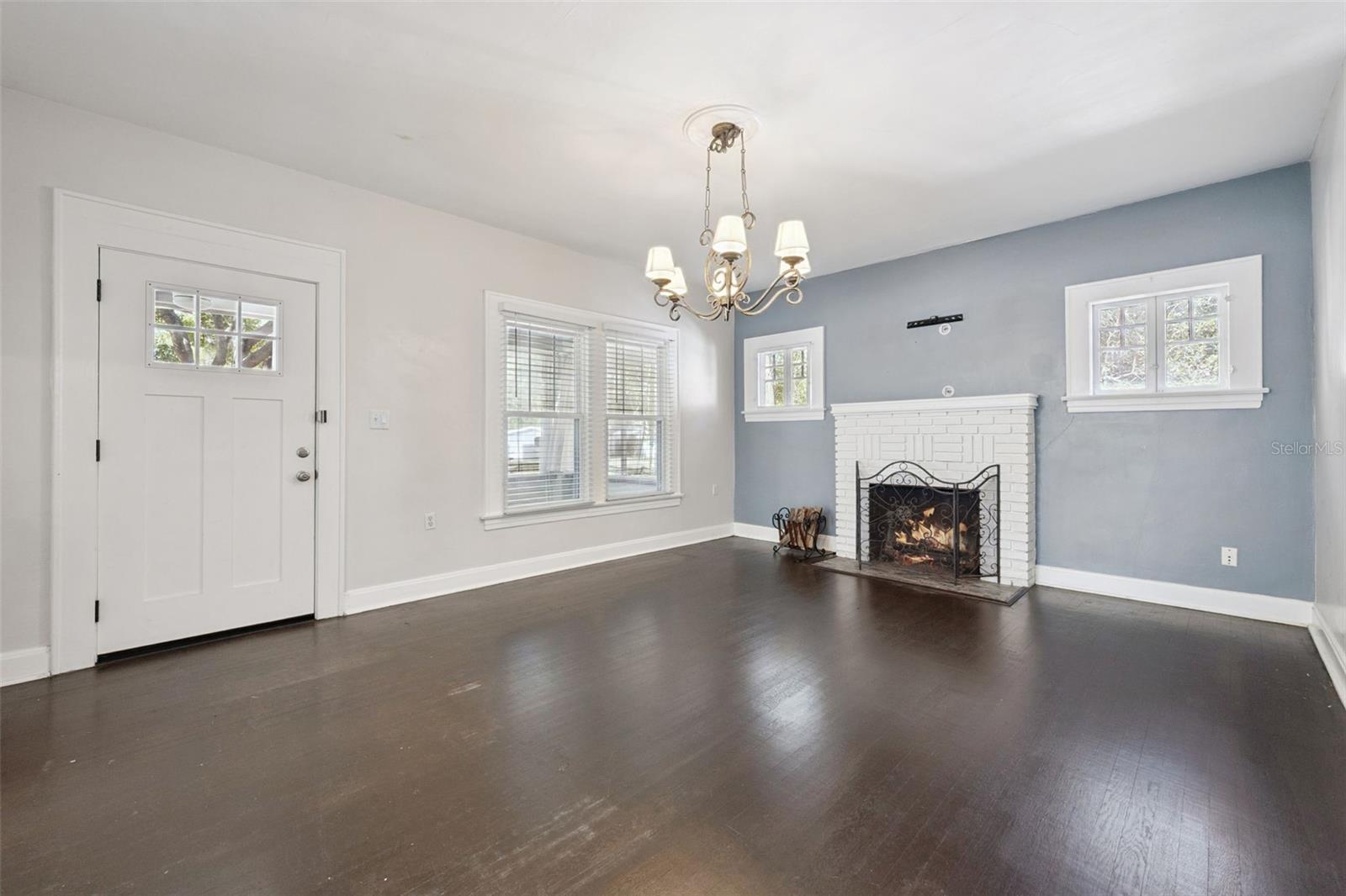 352 CAMBRIDGE BOULEVARD